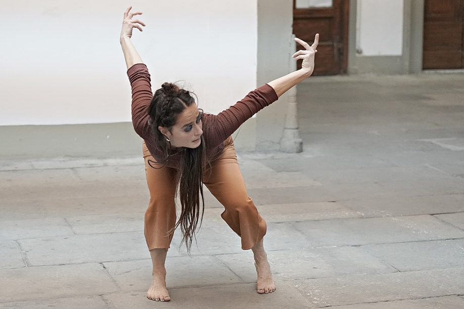 Sara SicuroVolière / Per istinto di fugaStudio coreografico – primo movimento· Residenza ·