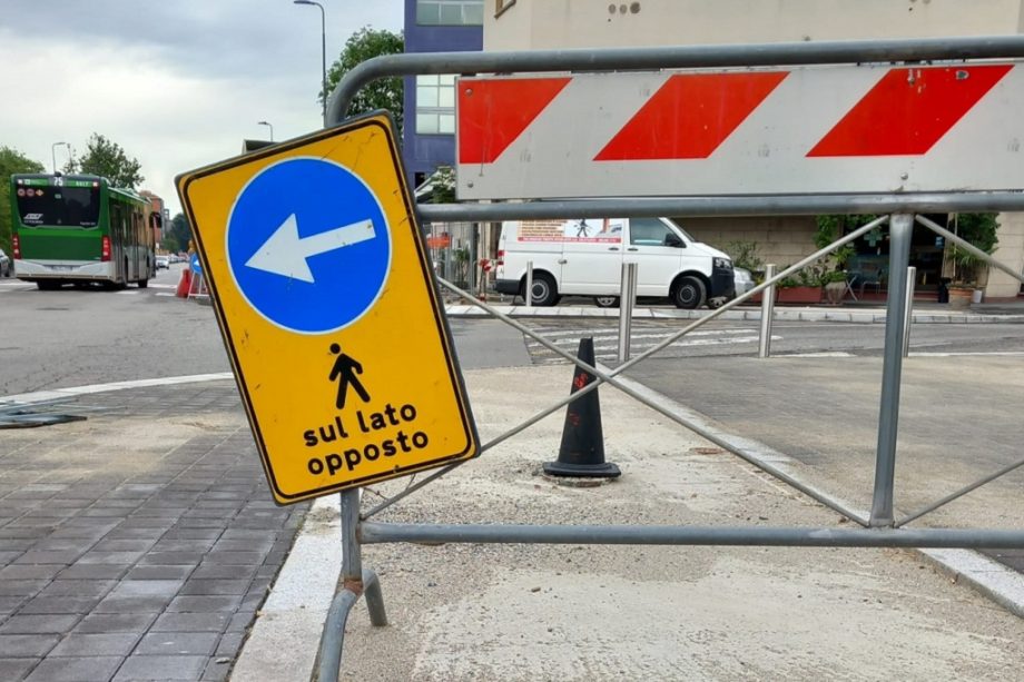 Claudio LarenaStiamo lavorando per voi· progetto Arcipelago Coreografico ·